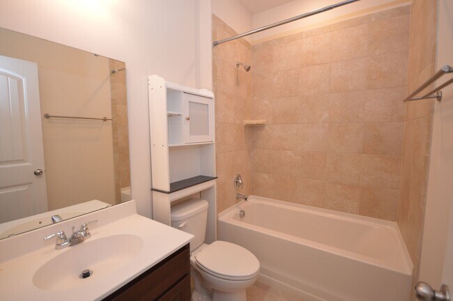 Building Photo - 904 Cozy Oak Ave