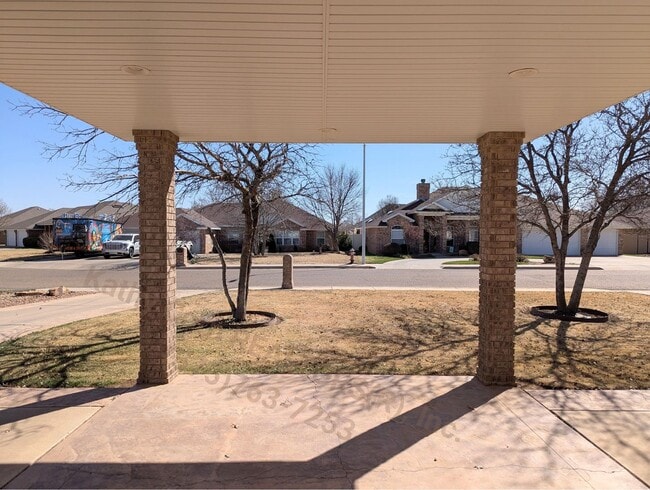 Building Photo - Luxurious Relaxation in Raintree