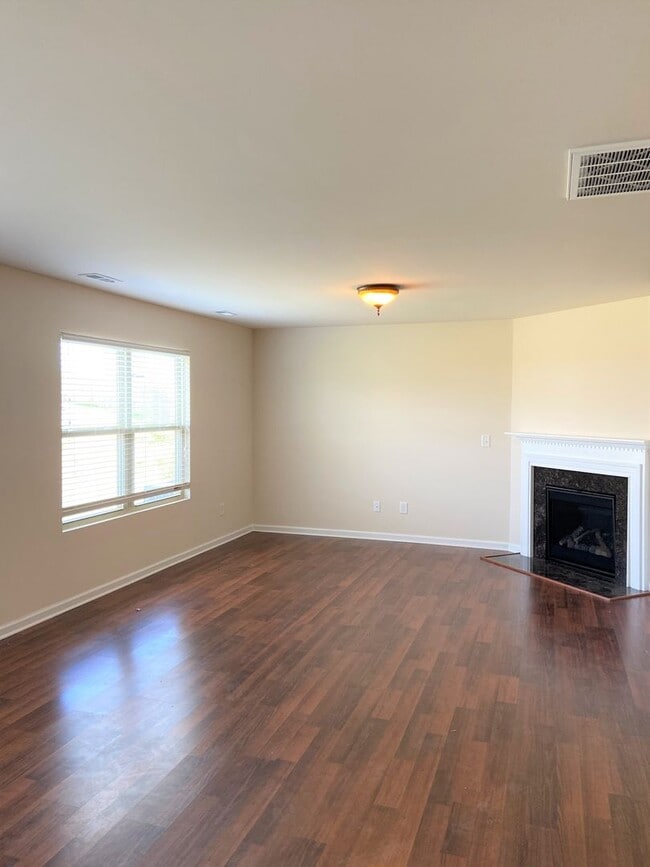 Building Photo - ~~~ Collington Farms in Mebane ~~~