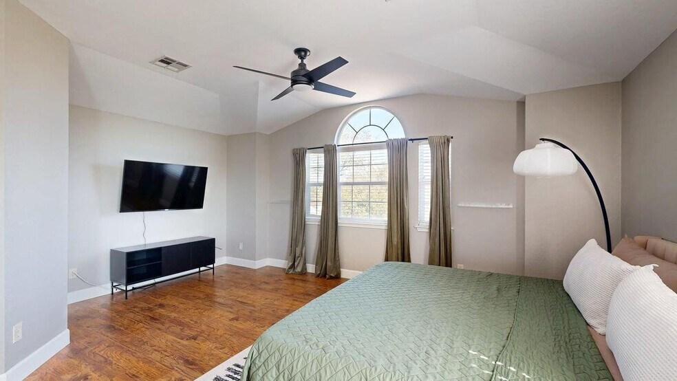 Building Photo - Comfortable Round Rock living with space, style, and everyday convenience
