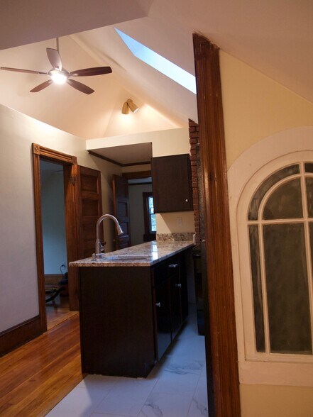 Building Photo - 121 Rutherglen Ave