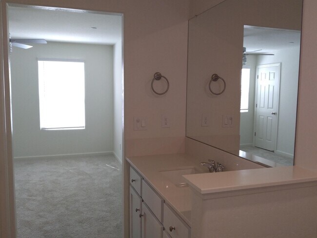 Building Photo - 6460 E Malbec Dr
