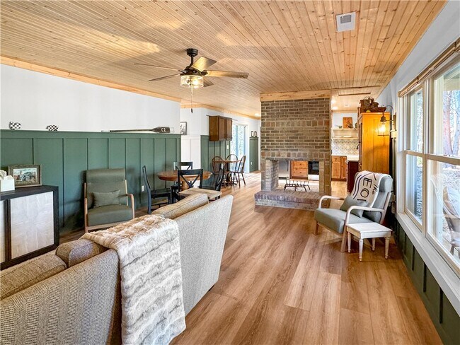 Building Photo - 920 State Rd S-37-128