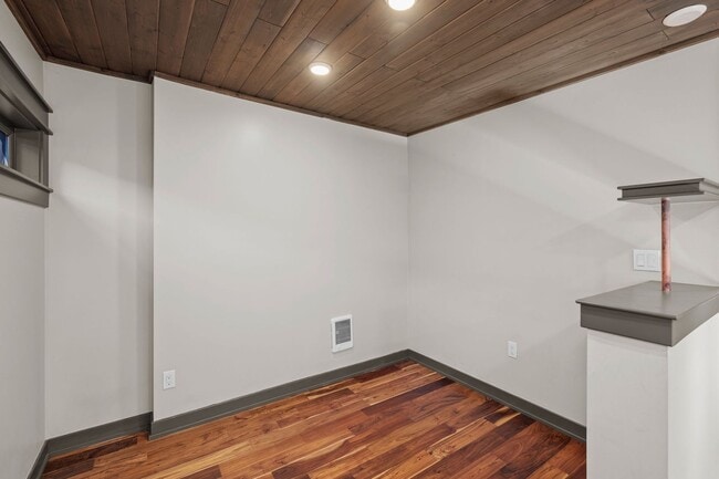 Building Photo - Meticulously UpdatedComstock Rancher!