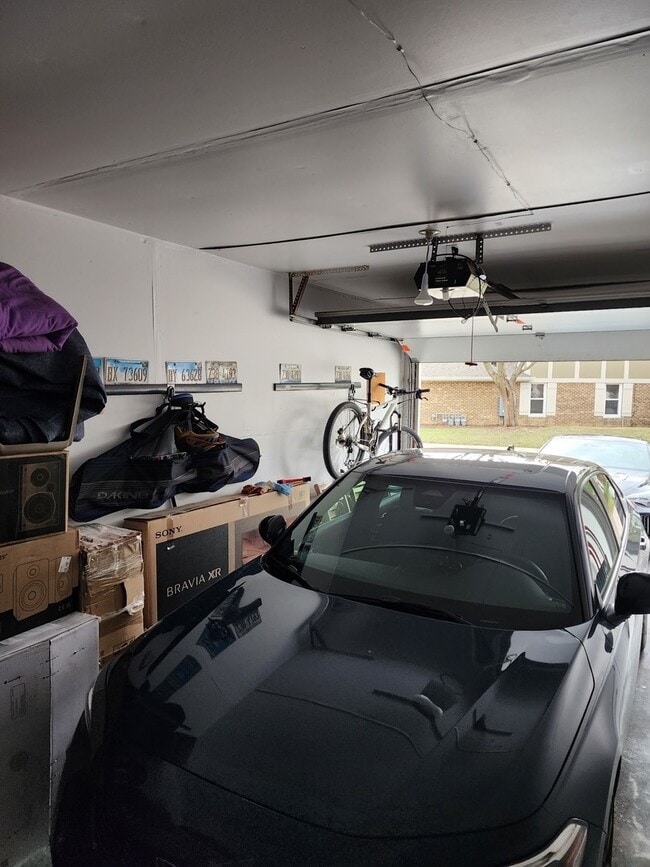 Building Photo - 1405 Clairmont Ct