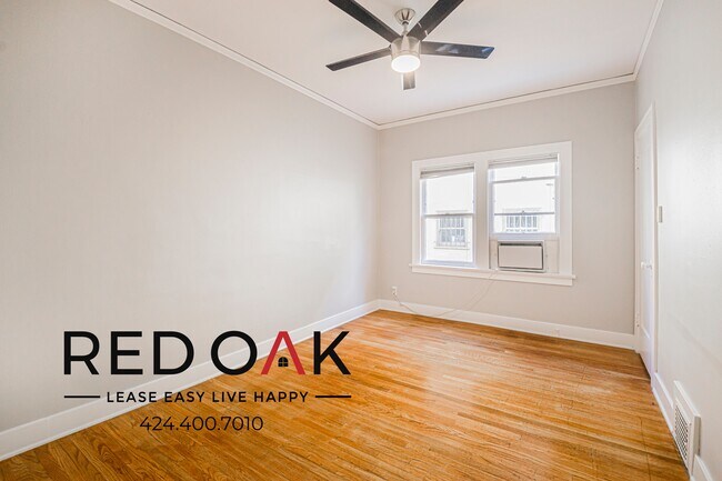 Building Photo - 149 S Sycamore Ave