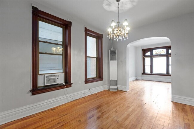 Building Photo - 1013 N Winchester Ave