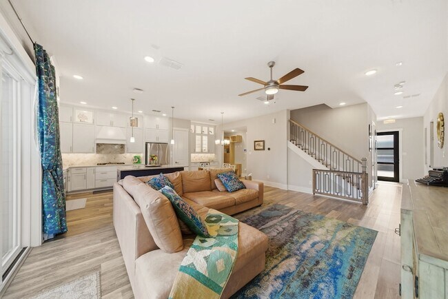 Building Photo - 1417 Biondo Way