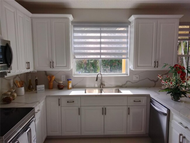 Building Photo - 1249 Allamanda Way