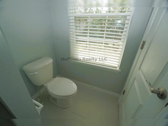 Building Photo - 2 Story Condo in gated community at Schooner Cove