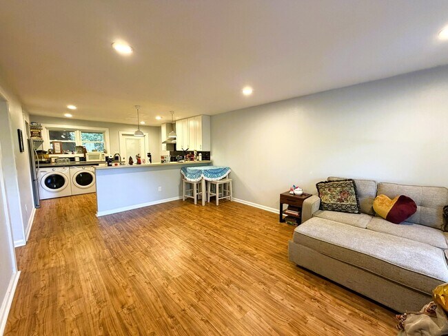 Building Photo - 1113 Washington Ct