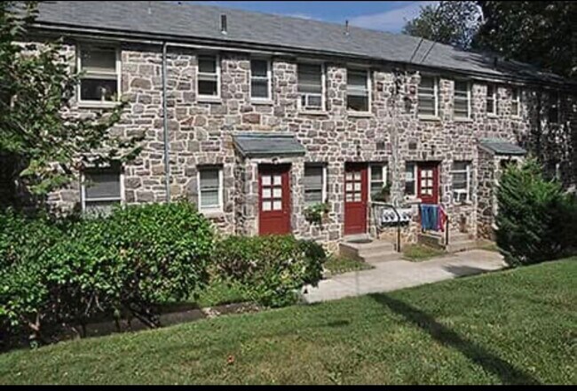 Building Photo - 2028 Lorraine Rd