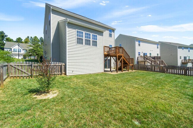 Building Photo - Enjoy the Community's Resort Like Living!