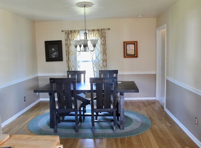 Building Photo - 3BD/2.5BA Home minutes from Dam Neck!  Full fenced Back yard!!