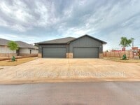 Building Photo - 8016 NW 110th Dr