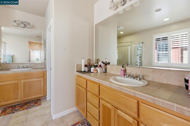 Building Photo - 165 Paddington Ct