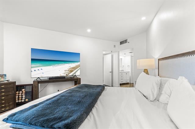 Building Photo - 520 Brickell Key Dr