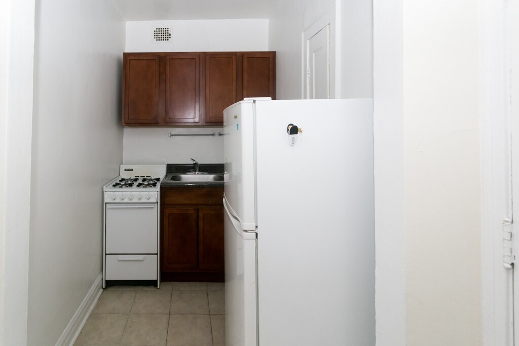 Building Photo - 4842 N Damen Ave