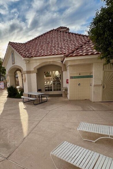 Building Photo - 8555 W Russell Rd