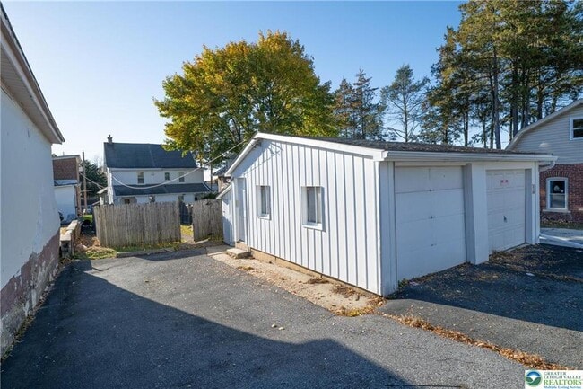 Building Photo - 2409 S 5th St