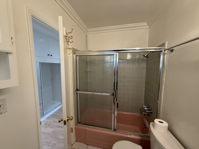 Building Photo - 8576 Holloway Dr