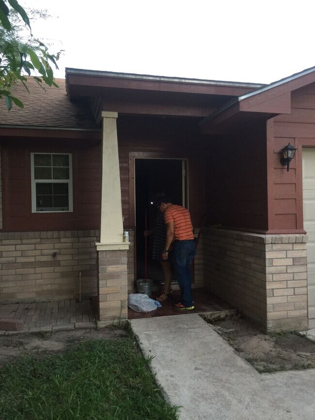 Building Photo - 909 E Jefferson St