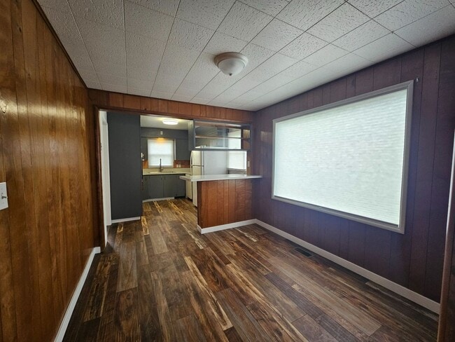 Building Photo - Charming 3-Bedroom Home