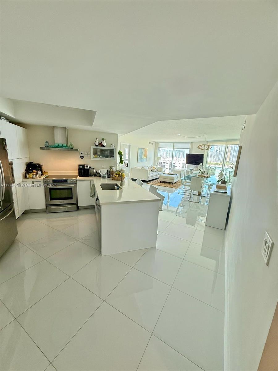 Building Photo - 250 Sunny Isles Blvd