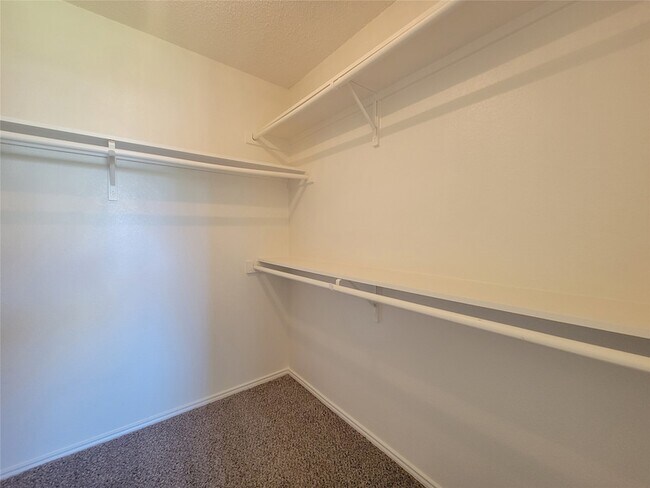 Building Photo - 1537 Fairfield Dr