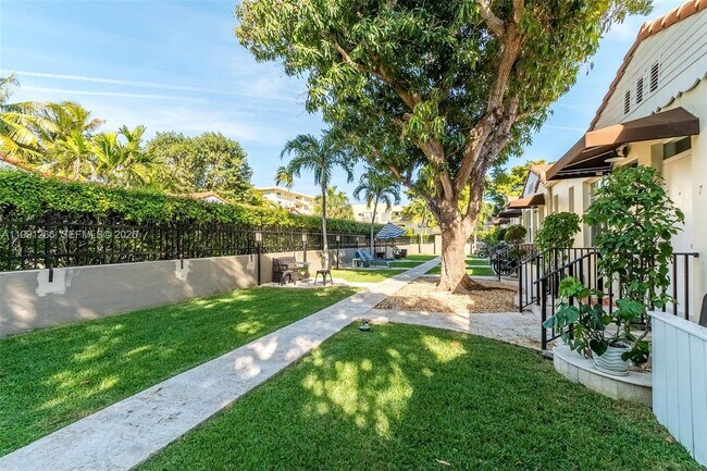 Building Photo - 814 Lenox Ave.