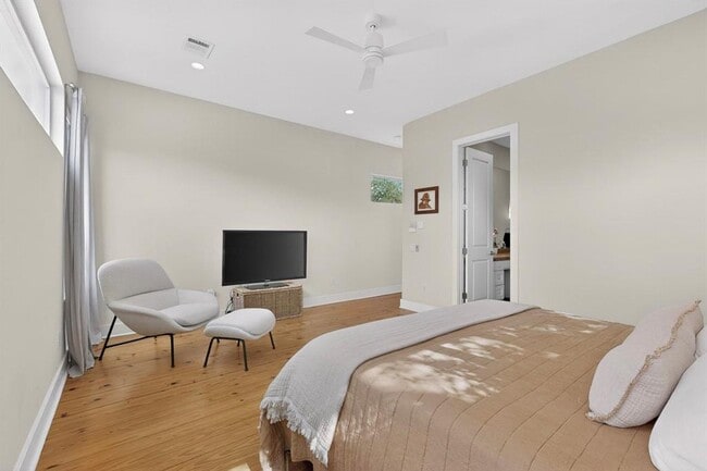 Building Photo - 807 W Gibson St