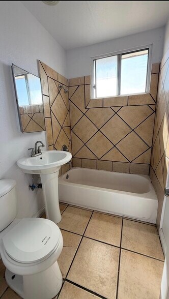 Building Photo - 124 1/4 W 95th St