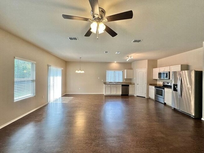 Building Photo - AVAILABLE NOW! Cozy 4 Bedroom2 Bath Home in West Tyler!