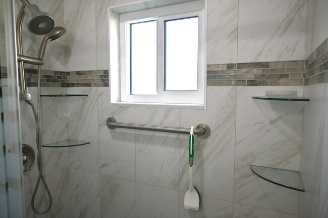 Building Photo - 9746 Lancaster Pl