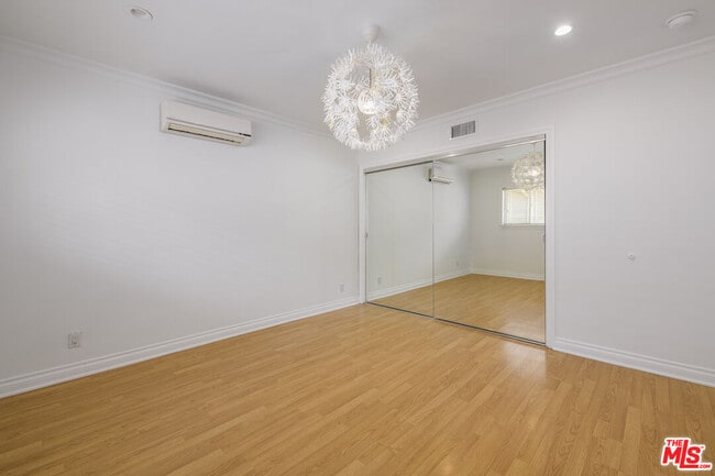 Building Photo - 8760 White Oak Ave