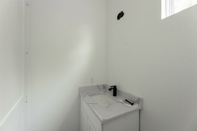 Building Photo - 3620 Sauer St
