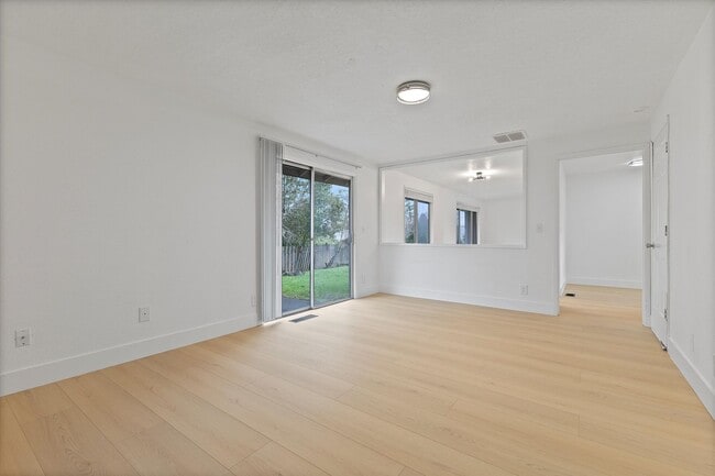 Building Photo - Charming 3-Bedroom Home on Quiet Cul-de-Sac