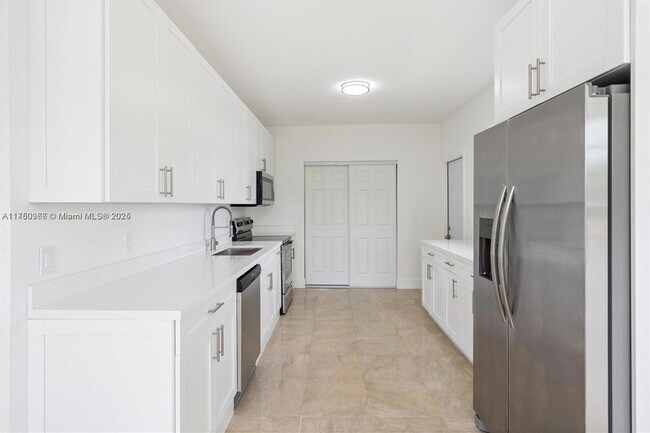 Building Photo - 10845 Peachtree Dr