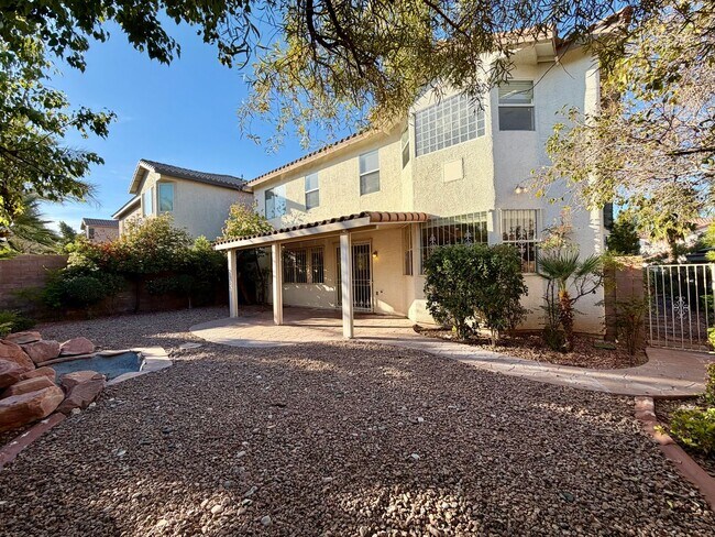 Building Photo - Lovely, large 4 bedroom