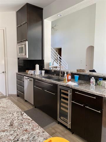 Building Photo - 4008 Naples Dr