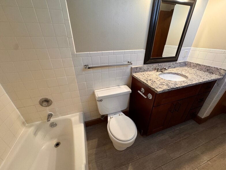 Building Photo - 830 S 10th St