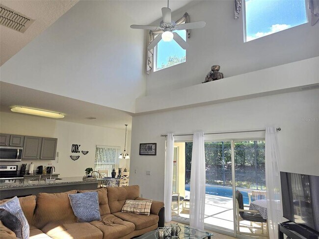 Building Photo - 1027 Balmoral Dr