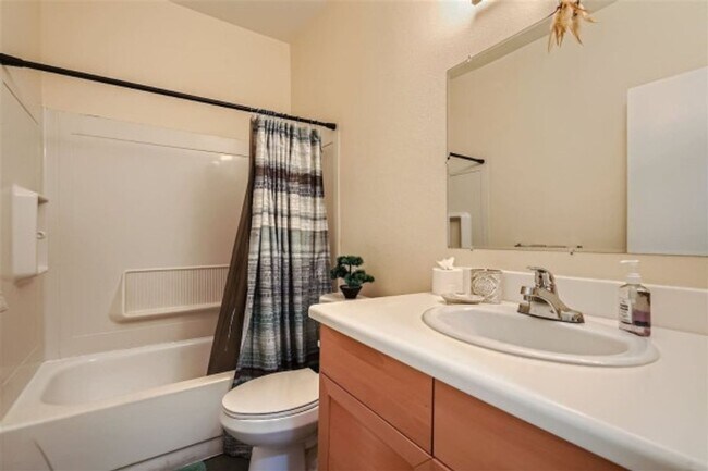 Building Photo - 2650 Broadway