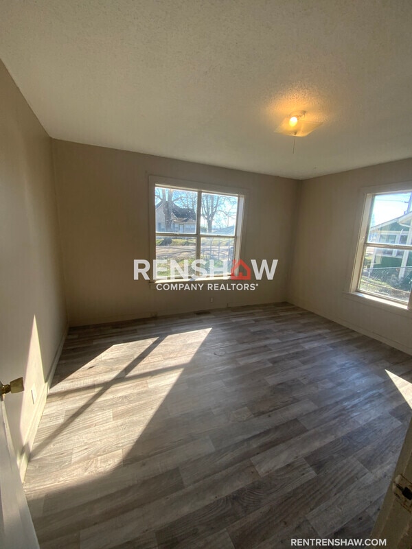 Building Photo - 417 Elm St