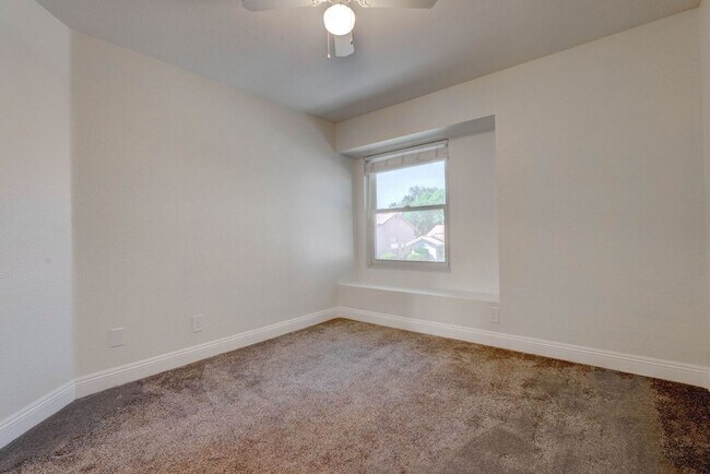 Building Photo - 26 Fantasia Ln