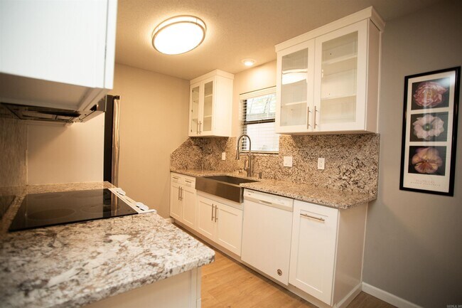 Building Photo - 8 Turtle Creek Ct