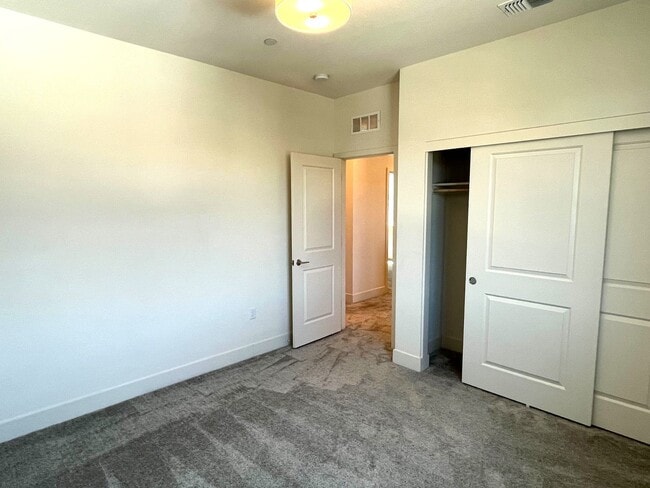 Building Photo - Move-In Special! Get 2 Weeks Free on Secon...