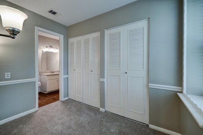 Building Photo - 10306 Hammerly Blvd