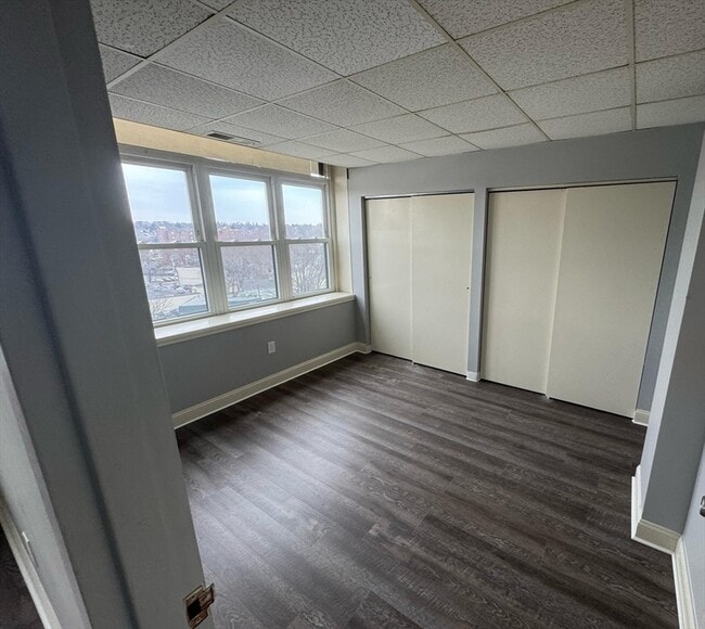 Building Photo - 340 Main St