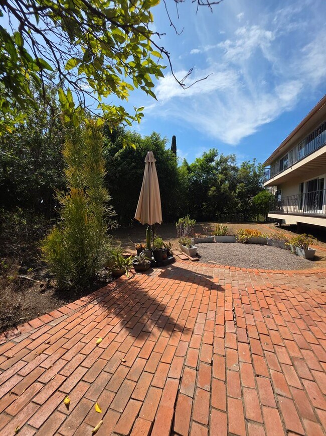 Building Photo - 6437 Elmhurst Dr